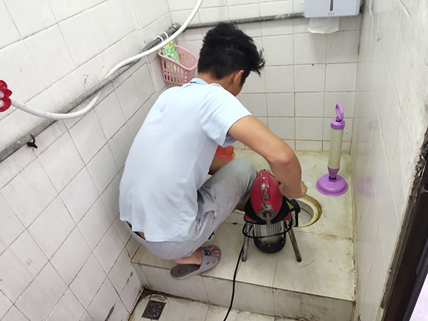 永清肥皂掉到马桶里把马桶堵住了怎么办？马桶堵住了怎么办