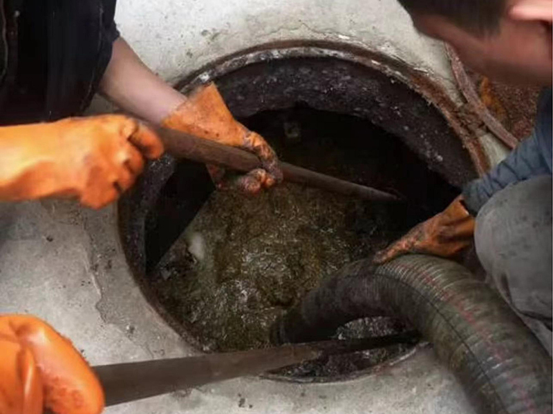 永清清理化粪池时如何避免沼气的危害?